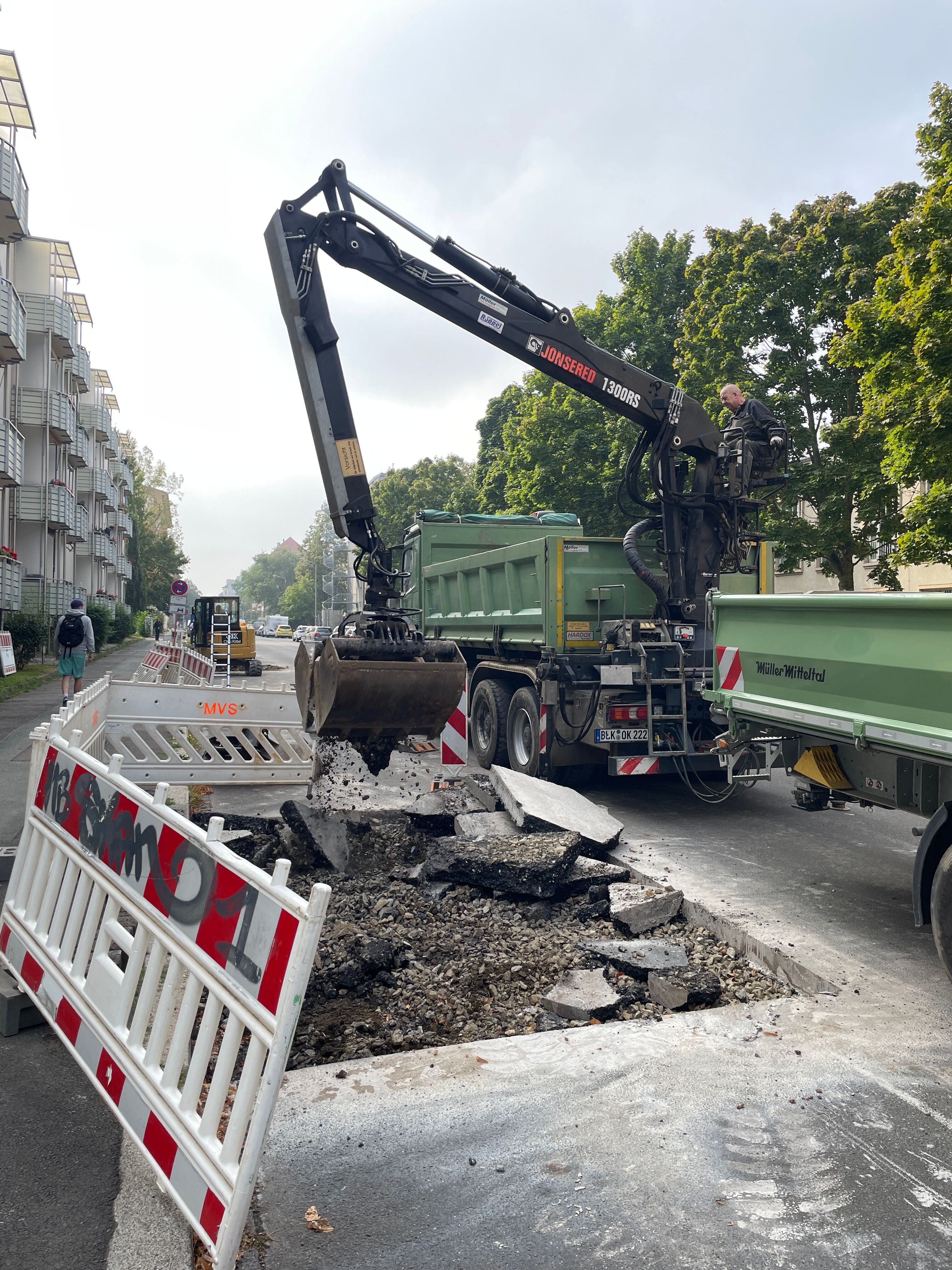 Aushub für Straßenbäume in der Bernhard-Göring-Straße