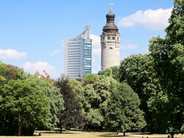 Leipziger Skyline mit Bäumen (c) Pixabay
