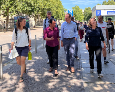 Rundgang zum Thema Klimaanpassung mit Steffi Lemke und Wolfram Günther durch Leipzig